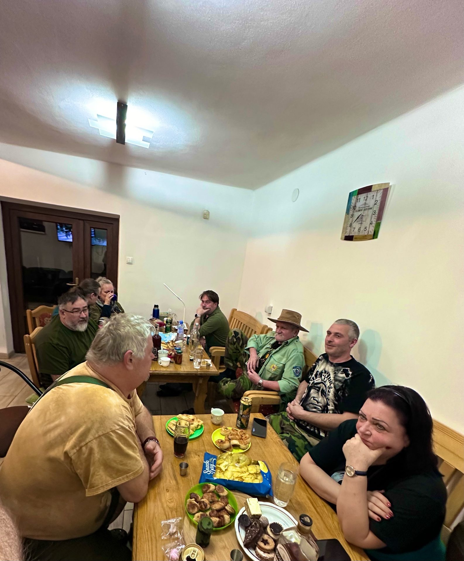 Krásne strávený víkend na chate Katarínka . Na pozvanie kamarátov z Modri. Trampska tvorivosť